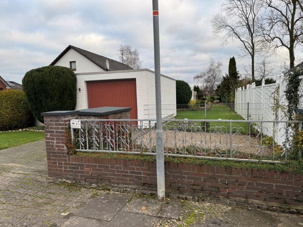 Haus Westansicht Garage