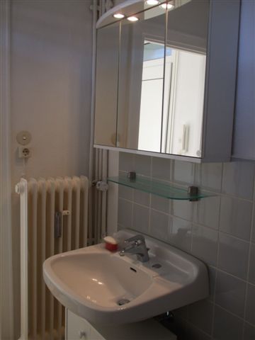 Spiegelschrank im Bad